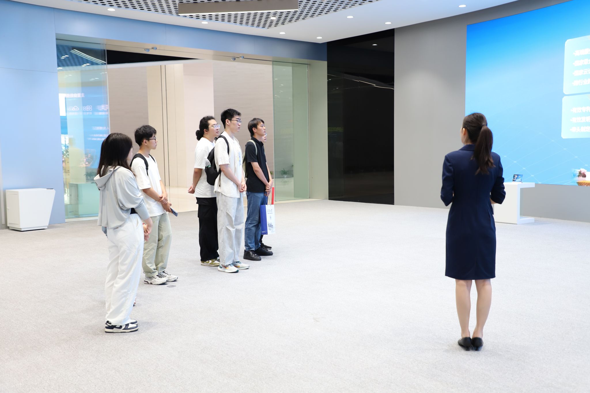 芯火相傳，浪潮之巔 微電子學(xué)院赴浪潮集團(tuán)開展“祖國需要 天大志愿”就業(yè)行專項(xiàng)實(shí)踐活動